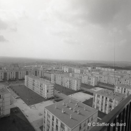 Vues des immeubles du Champ de Manoeuvre à Soyaux.