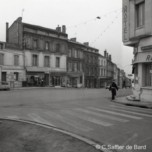 Bureau de tabac place e l'Eperon.