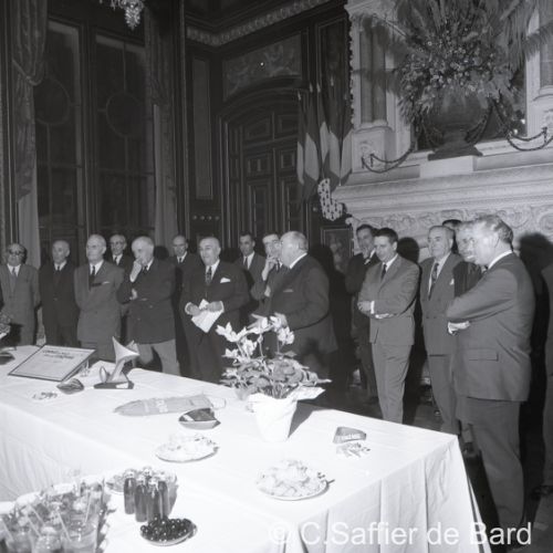 Remise de l'Ovale 'Cinzano' au XV du SCA à l'Hôtel de Ville d'Angoulême.