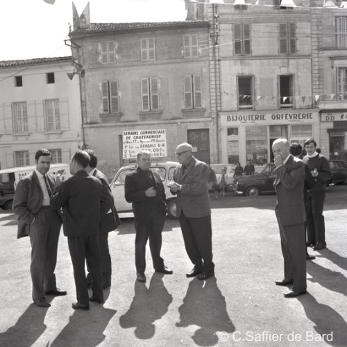 Inauguration des journées commerciales à Châteauneuf et remise de prix aux premiers gagnants.