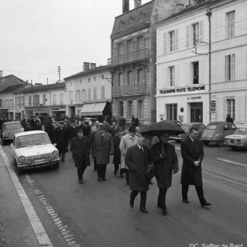 Pose de la première pierre HLM à La Couronne avec Félix Gaillard.